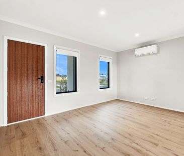 7 Bellini St, Deanside, Vic 3336 - Photo 2