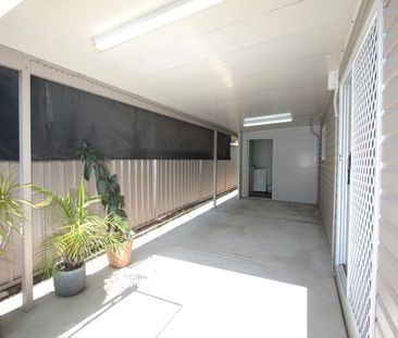 MODERN SPACIOUS CONVENIENT LOCATION - Photo 3