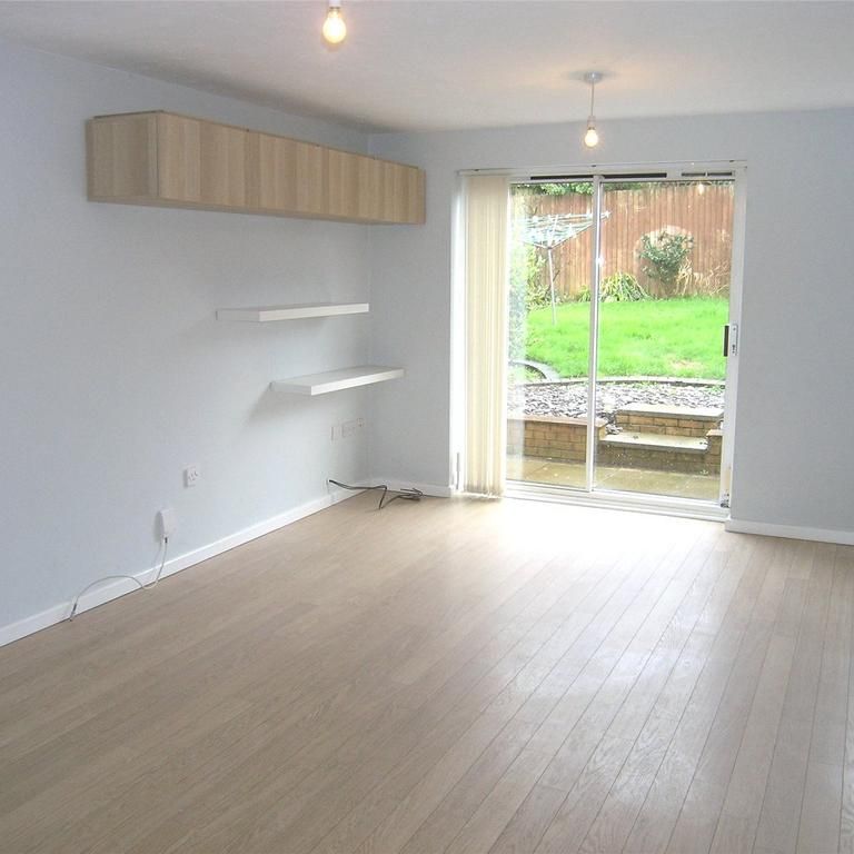 2 bedroom end of terrace house to rent - Photo 1