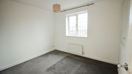 Leventhorpe Court, Oulton, Leeds - Photo 2