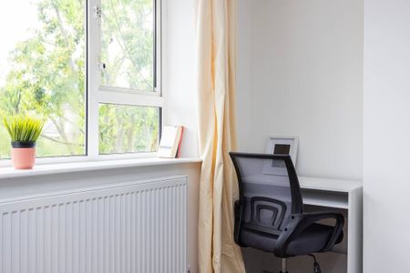 3 Bed Flat, Greater London, E16 - Photo 4