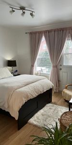 3 1/2 très ensoleillé Vieux Longueuil 1260$/mois à partir du 1 mars - Photo 3