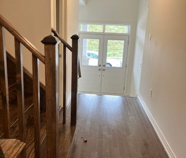 For Lease - 92 Ogston Crescent, Whitby, Ontario - Photo 4