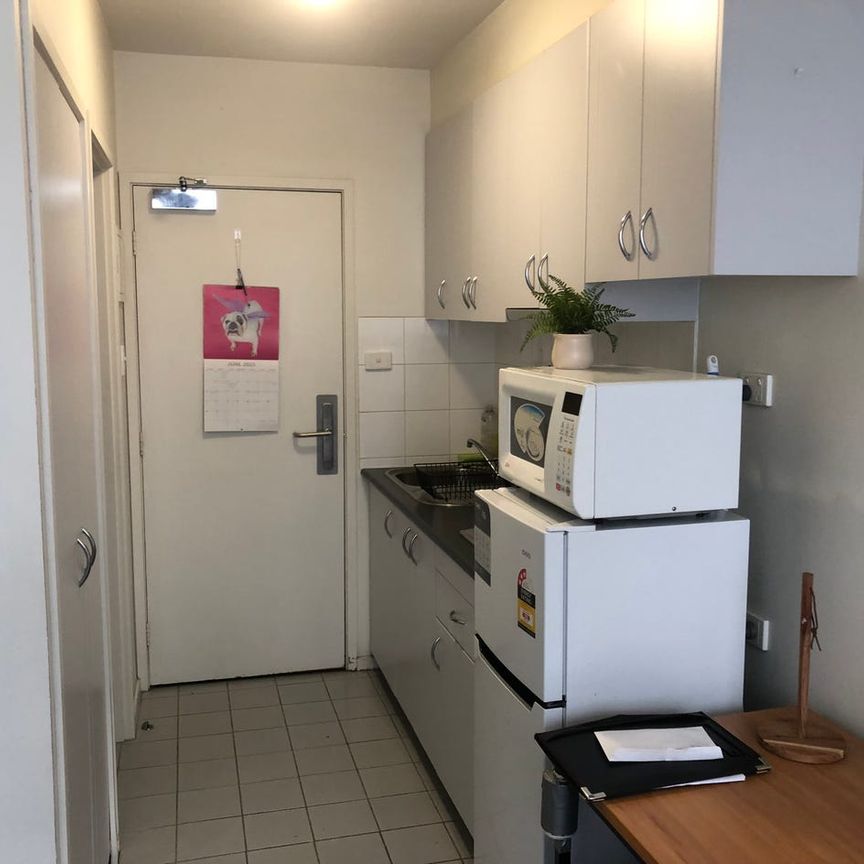 FURNISHED 2 BEDROOM APARTMENT - Photo 1