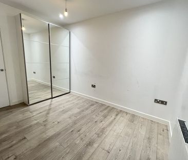 Edinburgh Gate - Photo 1