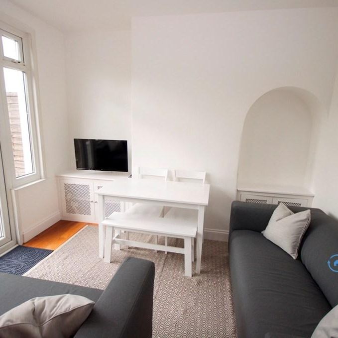 4 bedroom semi-detached house to rent - Photo 1