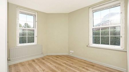 3 bedroom flat to rent - Photo 2