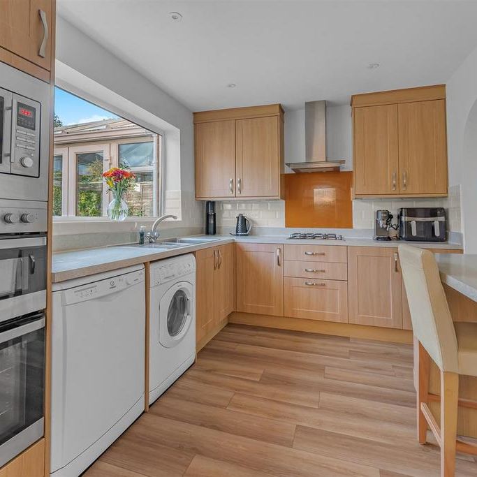 3 bedroom semi-detached house to rent - Photo 1