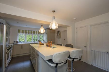 3 bedroom semi-detached house to rent - Photo 5