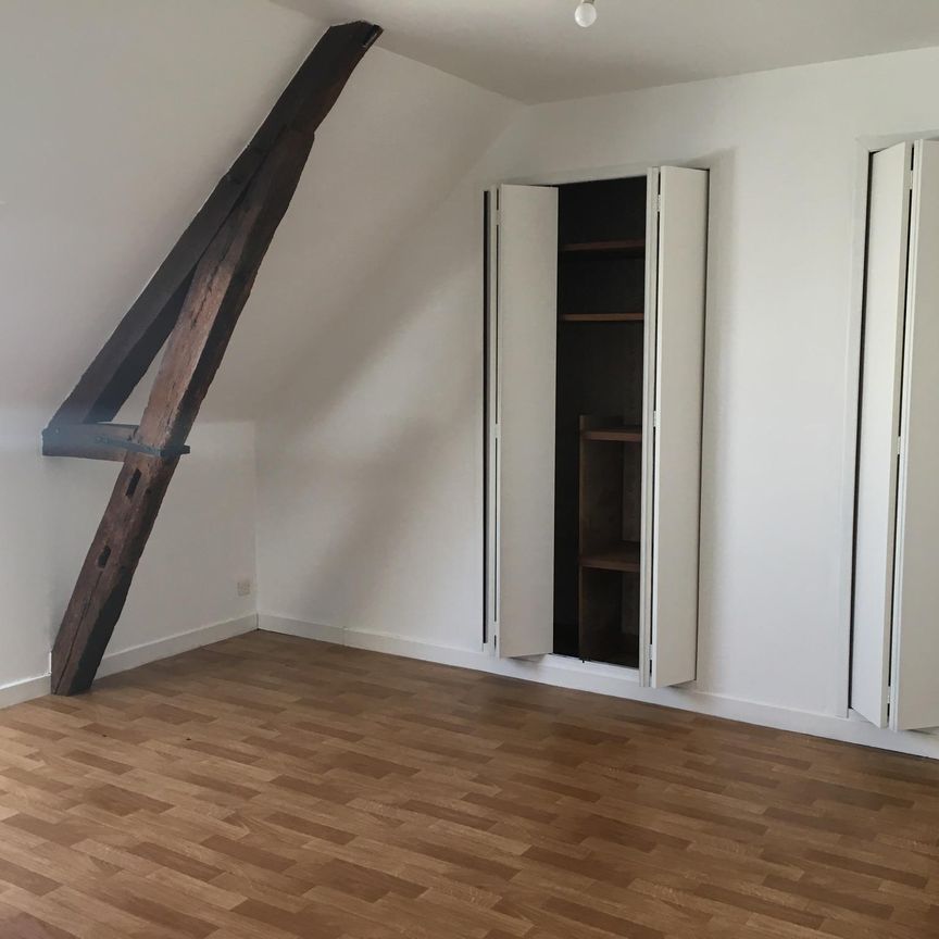Appartement centre bourg au 1er étage libre au 17 novembre 2025- - Photo 1
