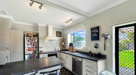 WEST END - 3 BEDROOMS - Photo 2