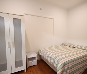 6-bedroom shared house / townhouse, Fox Avenue - Photo 1