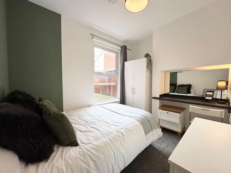 Room in a Shared House, Milton Road, SO15 - Photo 5
