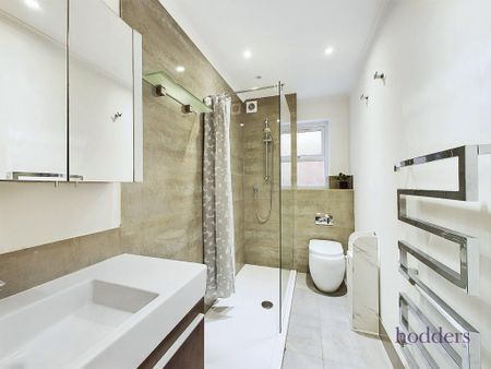 4 bedroom semi-detached house to rent - Photo 2