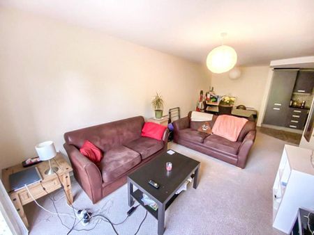2 bedroom flat to rent - Photo 2