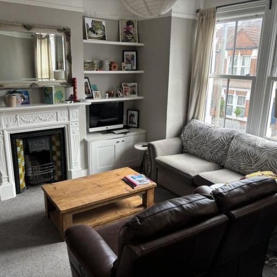 Houseshare 2 mins from Tooting Broadway tube - Photo 1