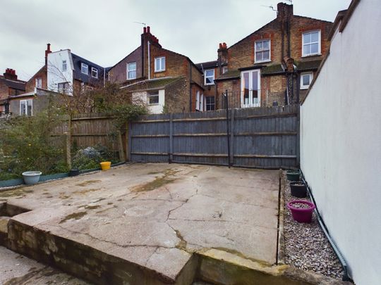 2 Bed Maisonette, Garratt Terrace, SW17 - Photo 1