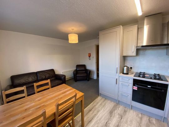 3 bedroom flat to rent - Photo 1