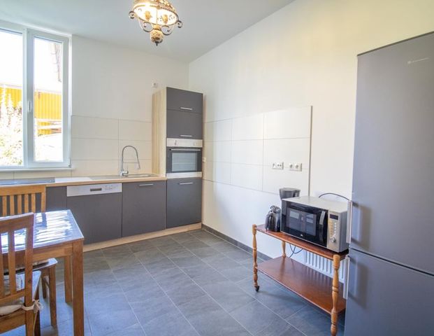 Möblierte 2-Zimmer Erdgeschosswohnung mit Terasse und Stellplatz - Foto 1