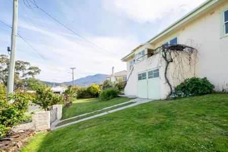 Timeless Charm With River Views - Photo 2