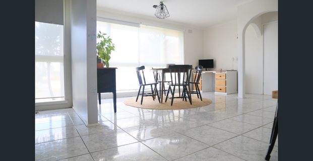 Bright and Spacious 3-Bedroom Home in a Quiet Court - Photo 1