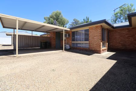 2/8 Veale Street Wagga Wagga NSW - Photo 3