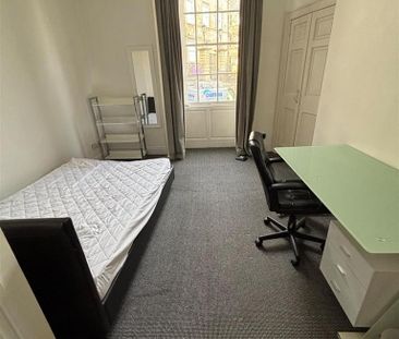 2 bedroom private hall to rent - Photo 2