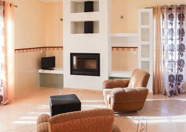 Floor of 2 bedroom villa, partially furnished and semi equipped in Requeixo!