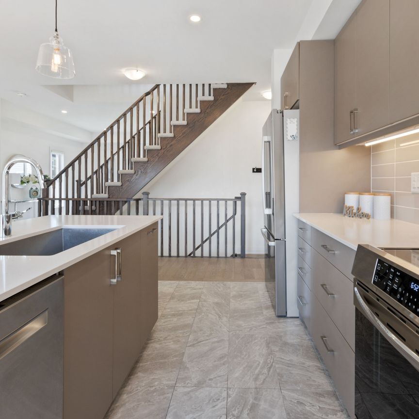 For Lease - 5 Dunes Drive, Wasaga Beach, Ontario - Photo 1