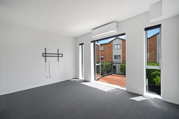 Prime Location! - Photo 1