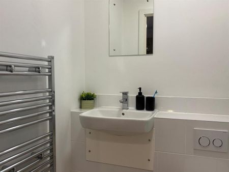 1 bedroom private hall to rent - Photo 5