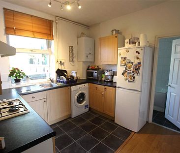 Double Room in a 3 Bed Flat Share- WAPPING - Photo 4