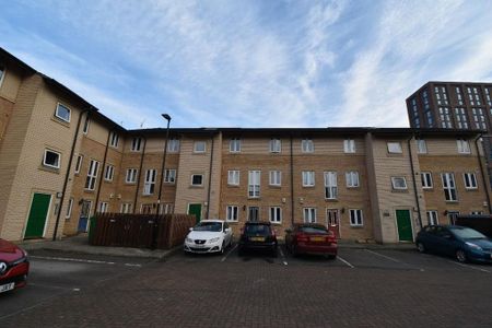 3 bedroom flat to rent - Photo 3