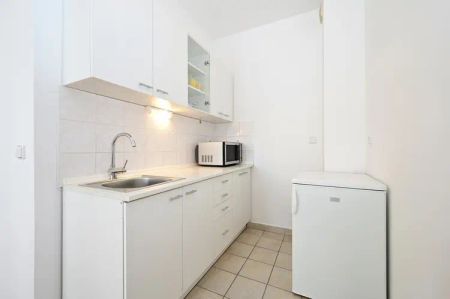 Byt 1+kk, 35 m and sup2;, balkon a sklep, ul. Za Černým mostem, Praha 14 Kyje - Photo 2