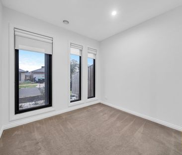 A Luxurious Family Haven You'll Love Coming Home To! - Photo 6