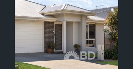 Bright Modern Home with AC & Media Room - Photo 4