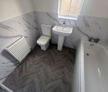 4 bedroom semi-detached house to rent - Photo 6