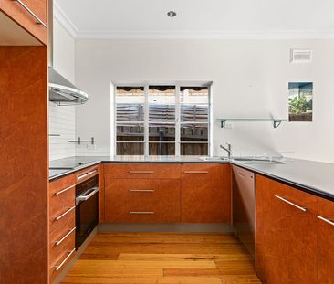 Family Home with Flexible Floor Plan in the School Zones - Photo 6
