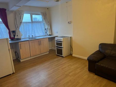 1 bedroom flat to rent - Photo 2