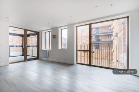 2 bedroom flat to rent - Photo 2