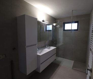 Recent gerenoveerd dakappartement met balkon, terras en garage. - Photo 2