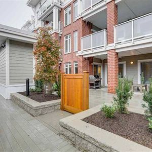 2 BR 2 Bath + Den in beautiful Steveston village fully furnished - Photo 2