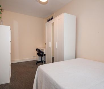 6 bedroom end of terrace house to rent - Photo 6