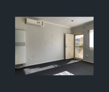 Cosy and comfortable - 2 bedroom unit in Oak Park - Photo 6