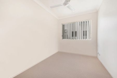3 Bedroom Unit Clontarf just 350 metres to the water Contact Julie Sykes 0438 050 110 Weekly rent will increase to $ on 2/11/2026 - Photo 4