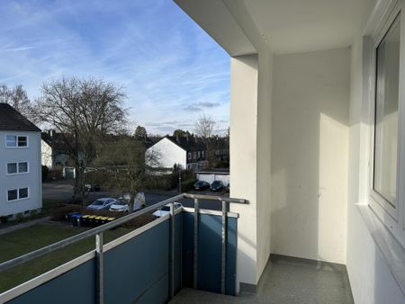 Wohnen am Magnolienweg: Helle 3-Zimmer-Wohnung mit Balkon frei! - Foto 5