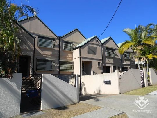 Great Location near UQ- Furnished+3 Air conditioners - Photo 1