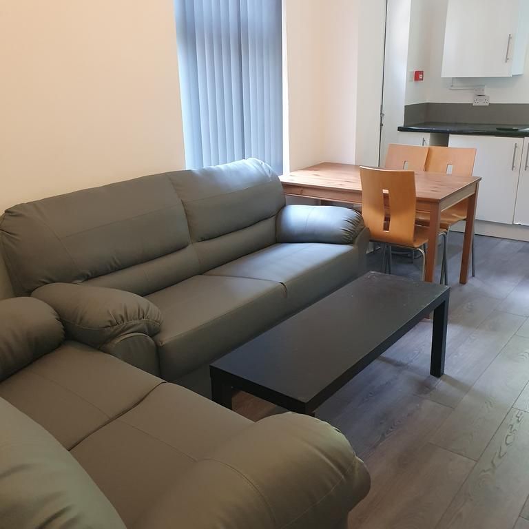 5 bedroom semi-detached house to rent - Photo 1