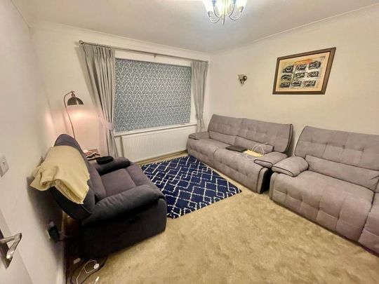 3 bedroom semi-detached house to rent - Photo 1