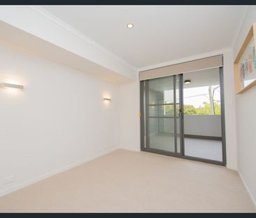 Perfect Apartment in Sought After Location! - Photo 3